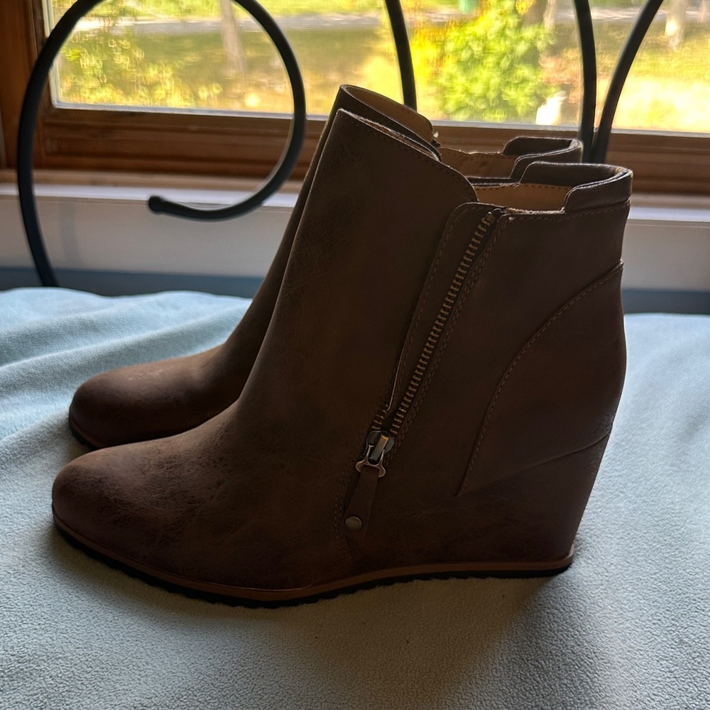 Soul Naturalizer Wedge Booties size 9W